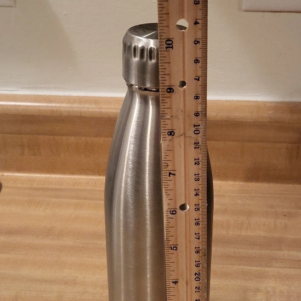 Stainless steel water bottle